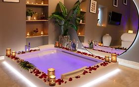 Aix chambre romantique, VRAI JACCUZZI 2 PERSONNES